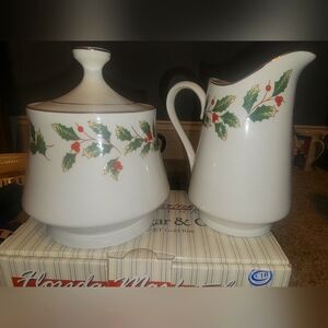 Holly Berry Sugar & Creamer set